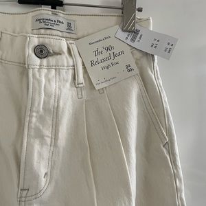 Abercrombie and Fitch Relaxed 90s High Rise jean